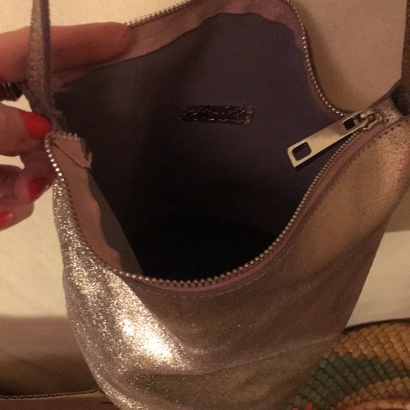 Anthropologie 7CHI rose gold cross body bucket bag - Picture 5 of 6